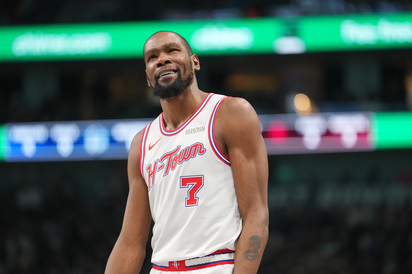 欧冠足球免费观看-挺能抢！杜兰特首节拿5篮板 6中3贡献7分1助攻